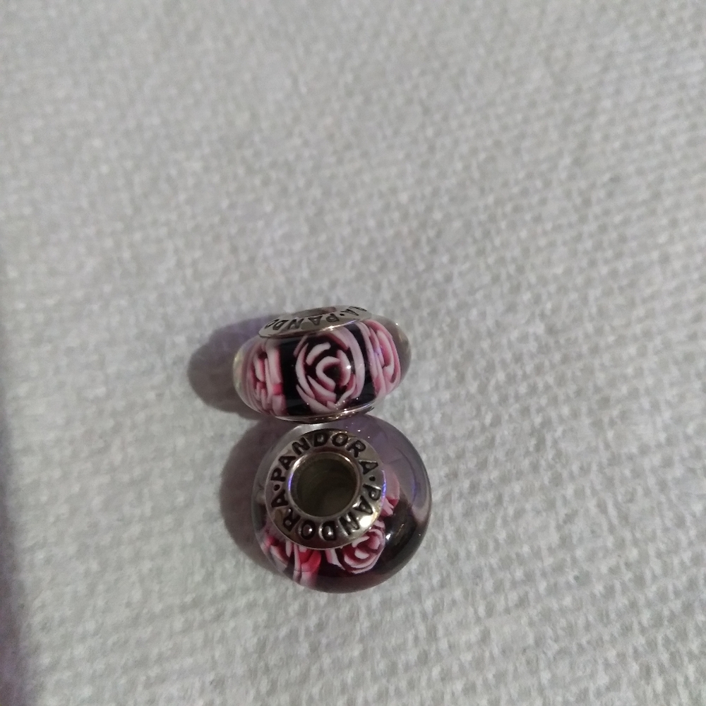 1 pandora charm S925 IF BUY 6 OR MORE ITEMS GET A DISCOUNTS